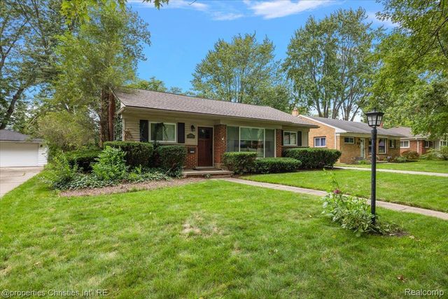 31095 W Rutland Street, Beverly Hills Village, MI 48025