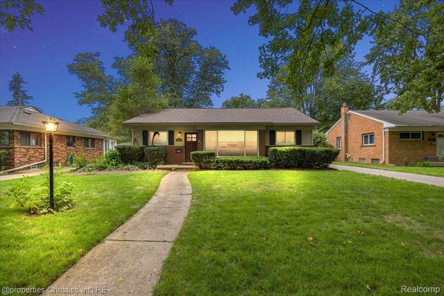 31095 W Rutland Street, Beverly Hills Village, MI 48025