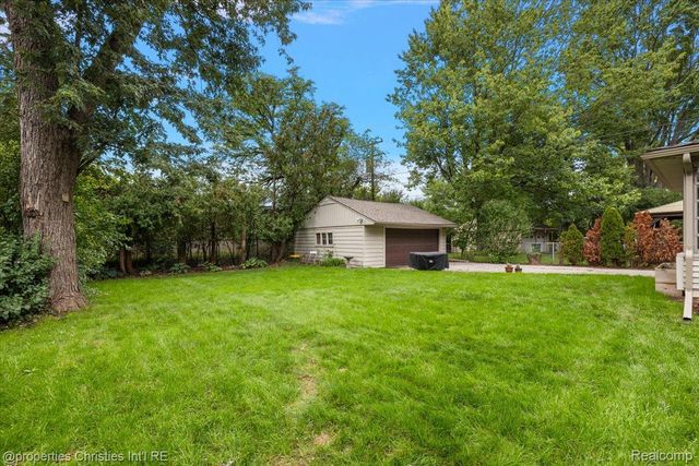 31095 W Rutland Street, Beverly Hills Village, MI 48025