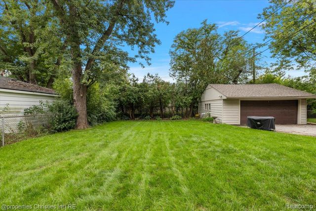 31095 W Rutland Street, Beverly Hills Village, MI 48025