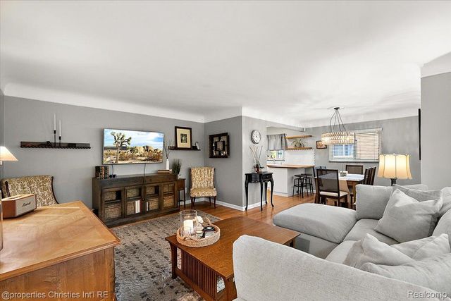 31095 W Rutland Street, Beverly Hills Village, MI 48025