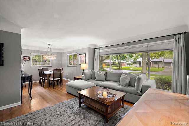 31095 W Rutland Street, Beverly Hills Village, MI 48025