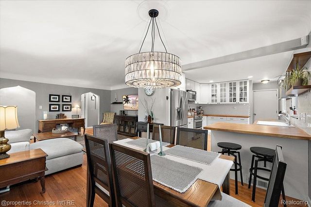 31095 W Rutland Street, Beverly Hills Village, MI 48025