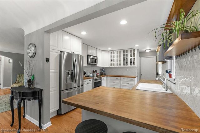 31095 W Rutland Street, Beverly Hills Village, MI 48025