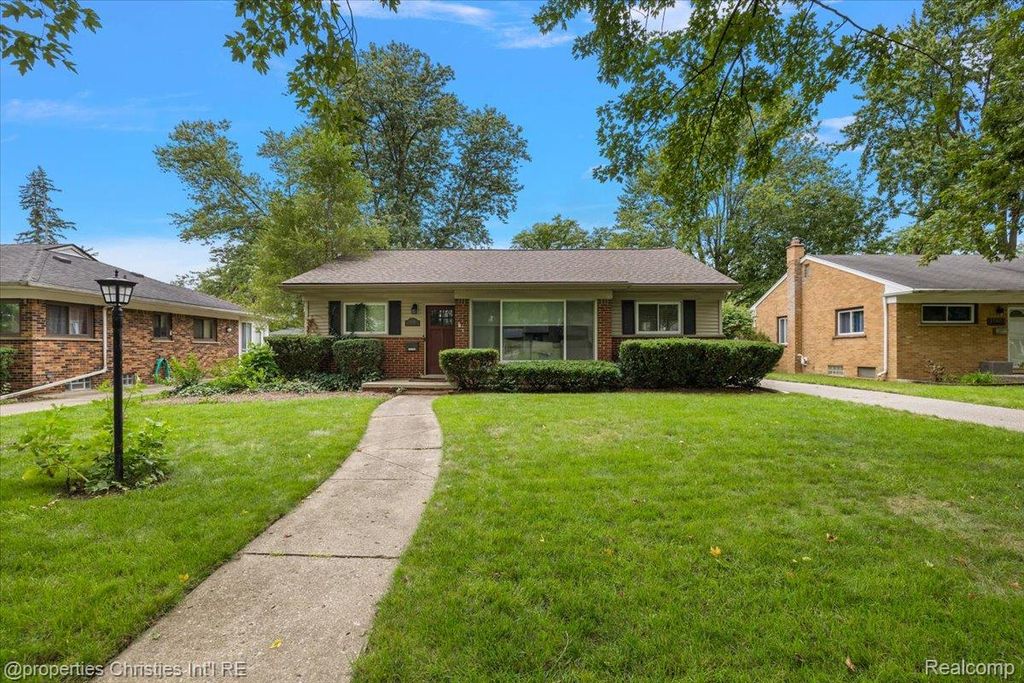 31095 W Rutland Street, Beverly Hills Village, MI 48025