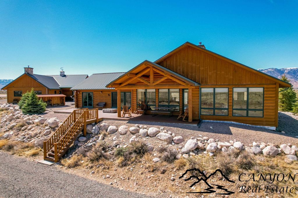 39 Moccasin Tr, Clark, WY 82435