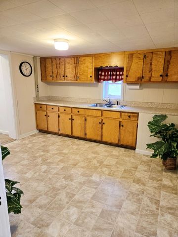 7305 Old Madisonville Road, Hopkinsville, KY 42240