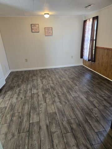 7305 Old Madisonville Road, Hopkinsville, KY 42240