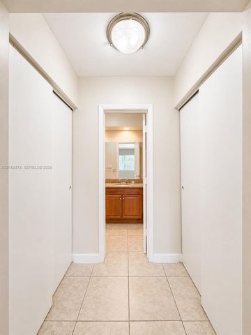 2101 NE 51st St 15, Fort Lauderdale, FL 33308