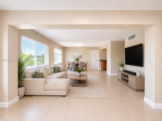 2101 NE 51st St 15, Fort Lauderdale, FL 33308