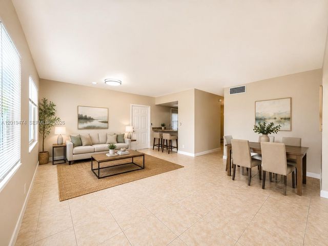 2101 NE 51st St 15, Fort Lauderdale, FL 33308