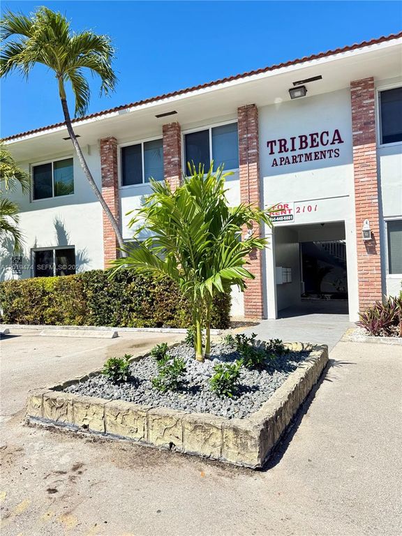2101 NE 51st St 15, Fort Lauderdale, FL 33308