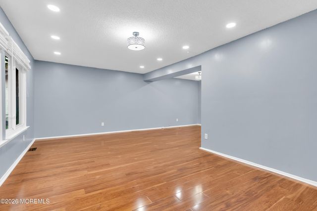 490 Brewers Bridge Road, Jackson, NJ 08527