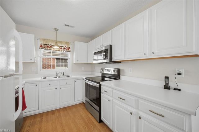 1113 Trieste CT, Virginia Beach, VA 23454