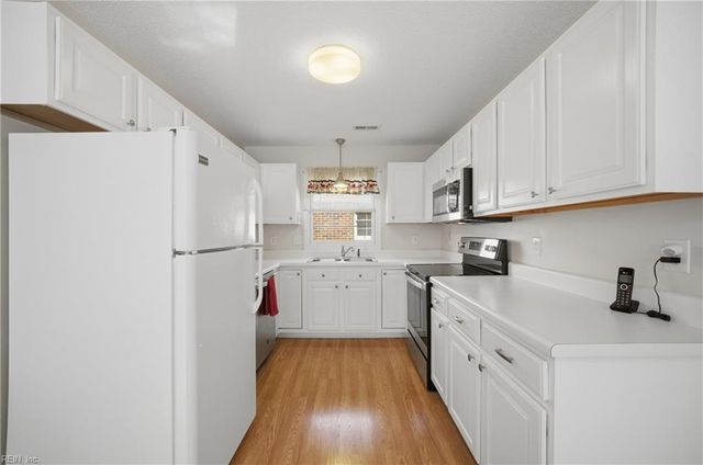 1113 Trieste CT, Virginia Beach, VA 23454
