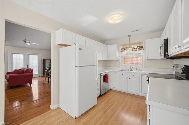 1113 Trieste CT, Virginia Beach, VA 23454