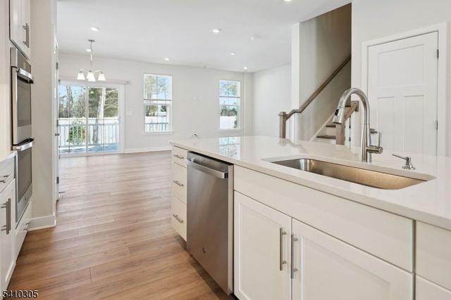 20 Owen Ct, Franklin Twp., NJ 08873