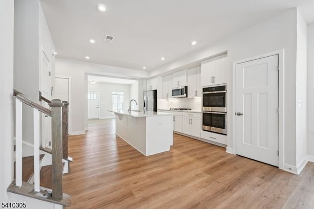 20 Owen Ct, Franklin Twp., NJ 08873