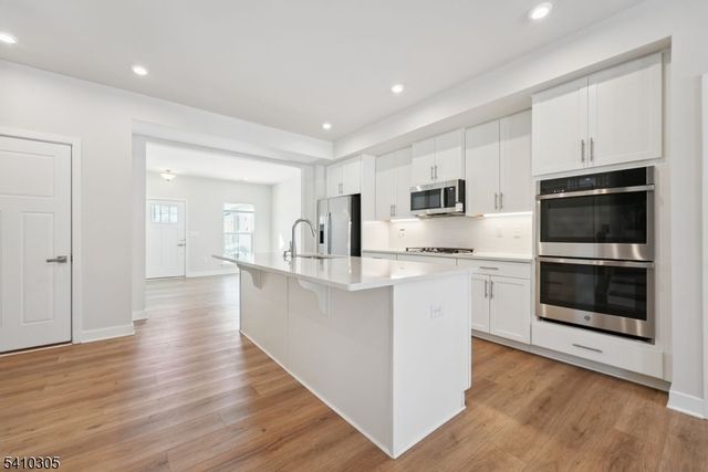 20 Owen Ct, Franklin Twp., NJ 08873