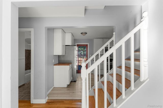 6821 N Lafayette Street, Dearborn Heights, MI 48127