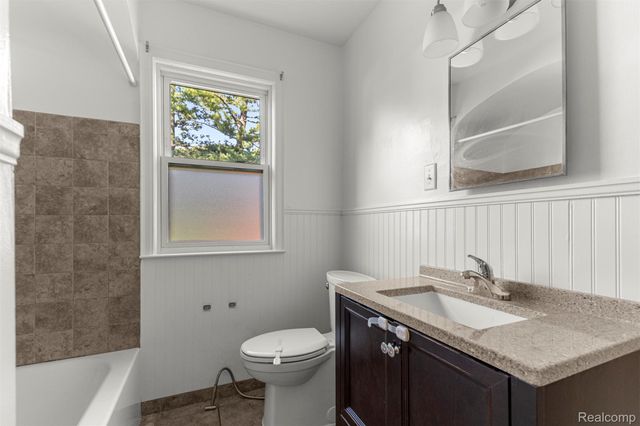 6821 N Lafayette Street, Dearborn Heights, MI 48127