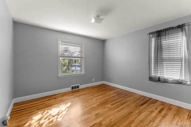 6821 N Lafayette Street, Dearborn Heights, MI 48127