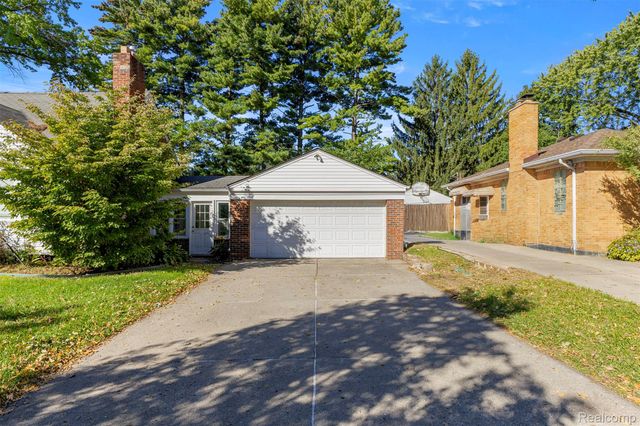 6821 N Lafayette Street, Dearborn Heights, MI 48127