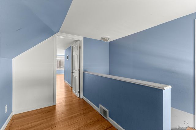 6821 N Lafayette Street, Dearborn Heights, MI 48127