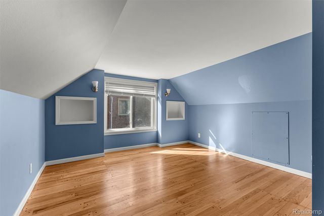 6821 N Lafayette Street, Dearborn Heights, MI 48127