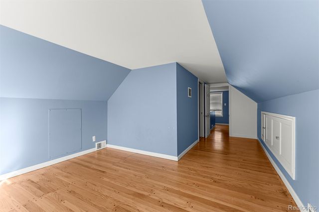 6821 N Lafayette Street, Dearborn Heights, MI 48127