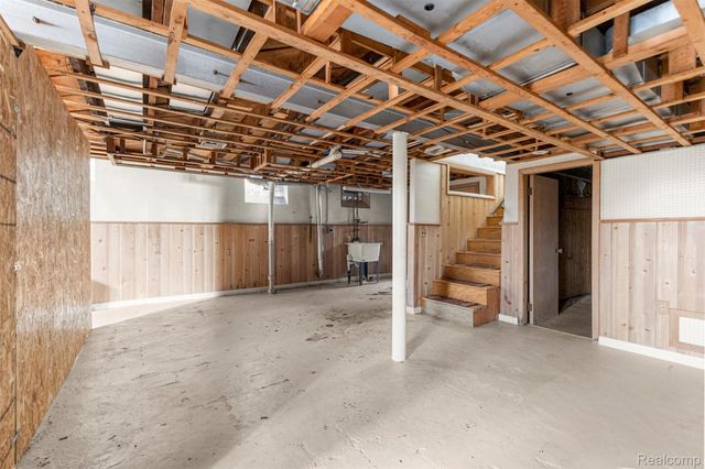 6821 N Lafayette Street, Dearborn Heights, MI 48127
