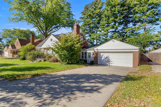 6821 N Lafayette Street, Dearborn Heights, MI 48127