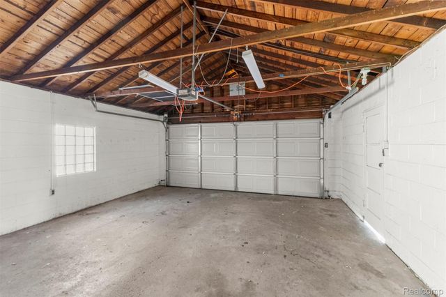 6821 N Lafayette Street, Dearborn Heights, MI 48127