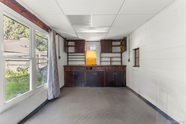 6821 N Lafayette Street, Dearborn Heights, MI 48127