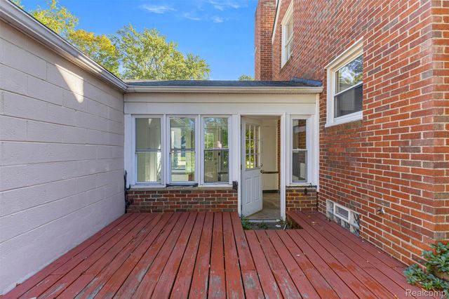 6821 N Lafayette Street, Dearborn Heights, MI 48127