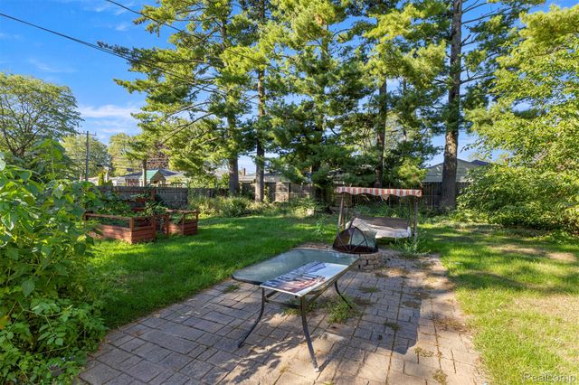 6821 N Lafayette Street, Dearborn Heights, MI 48127