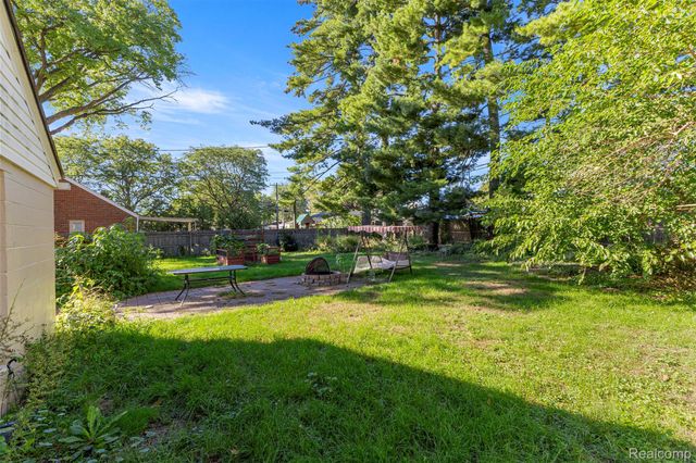 6821 N Lafayette Street, Dearborn Heights, MI 48127