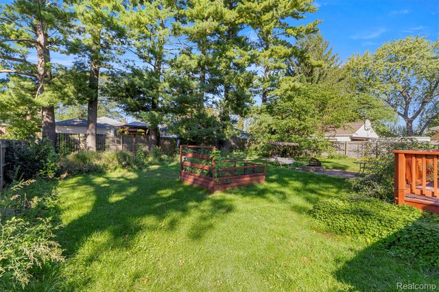6821 N Lafayette Street, Dearborn Heights, MI 48127