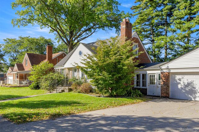 6821 N Lafayette Street, Dearborn Heights, MI 48127