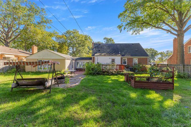 6821 N Lafayette Street, Dearborn Heights, MI 48127