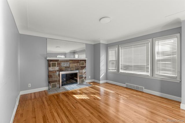 6821 N Lafayette Street, Dearborn Heights, MI 48127