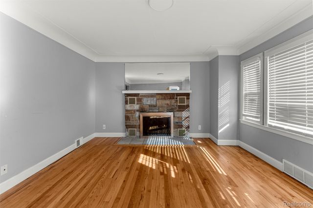 6821 N Lafayette Street, Dearborn Heights, MI 48127