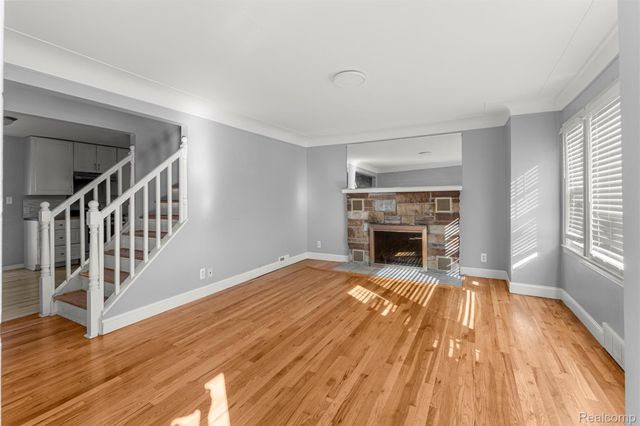6821 N Lafayette Street, Dearborn Heights, MI 48127