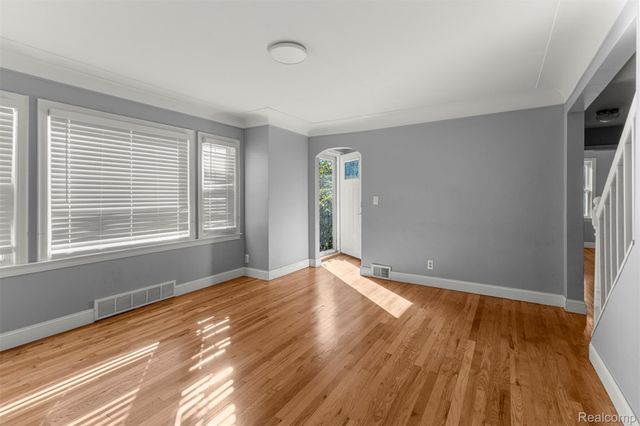 6821 N Lafayette Street, Dearborn Heights, MI 48127