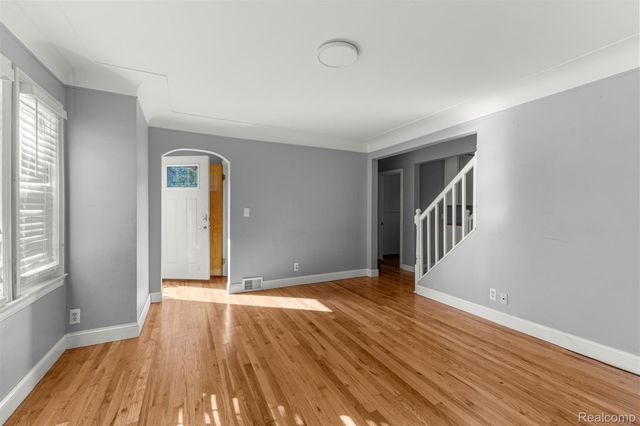 6821 N Lafayette Street, Dearborn Heights, MI 48127