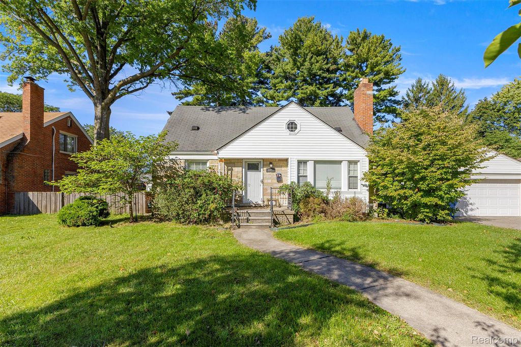 6821 N Lafayette Street, Dearborn Heights, MI 48127