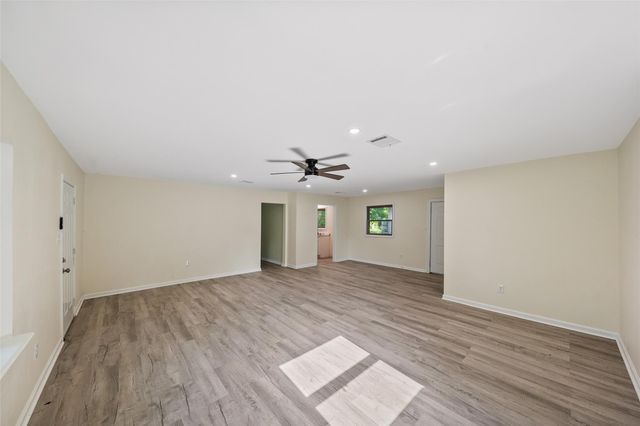 725 Lafayette Street, Hempstead, TX 77445