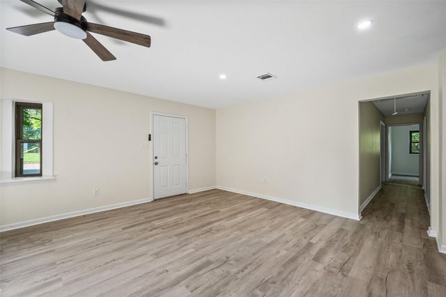 725 Lafayette Street, Hempstead, TX 77445