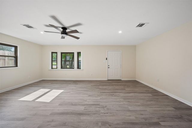 725 Lafayette Street, Hempstead, TX 77445