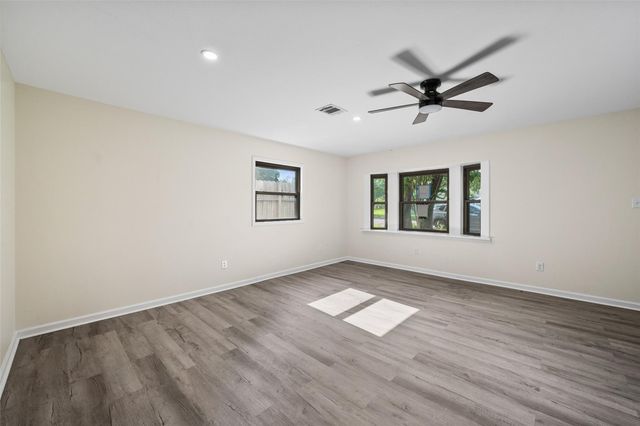725 Lafayette Street, Hempstead, TX 77445